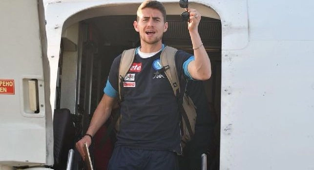 Il Napoli atterra a Torino, azzurri concentrati durante la discesa dall'aereo [VIDEO]