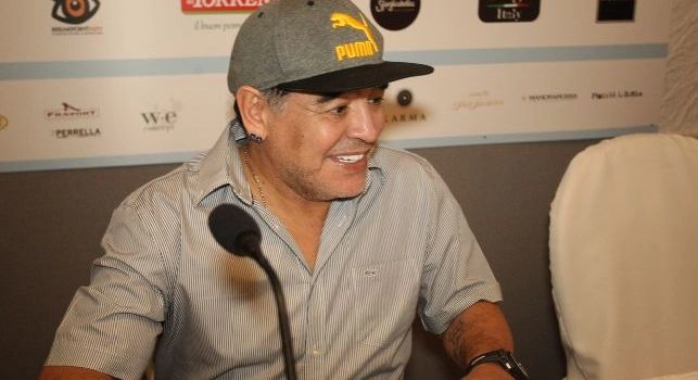 CorSport - Giornalisti spagnoli estasiati dal Museo Maradoniano e dai racconti dell'ex <i>tata</i> Lucia: Diego voleva sempre un panino con mortadella