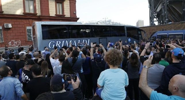 RETROSCENA - Sarri al San Paolo avrebbe voluto abbassare il finestrino per concedersi alla folla: attimi intensi per il mister