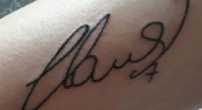 Autografo Hamsik sul braccio