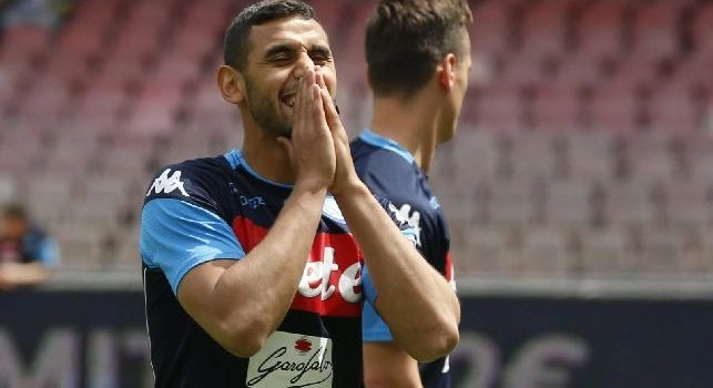 Sportitalia - Interesse del Manchester United per Ghoulam: la priorità del Napoli resta capire la condizione fisica del giocatore