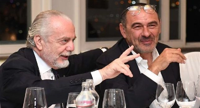 Sarri e De Laurentiis a cena a villa d'Angelo: il patron continuer&agrave; a pagargli il contratto