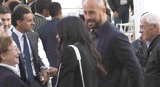 Deferimento Reina, Gazzetta: Rapporti di frequentazione ed amicizia con pregiudicati, scambio di cortesie