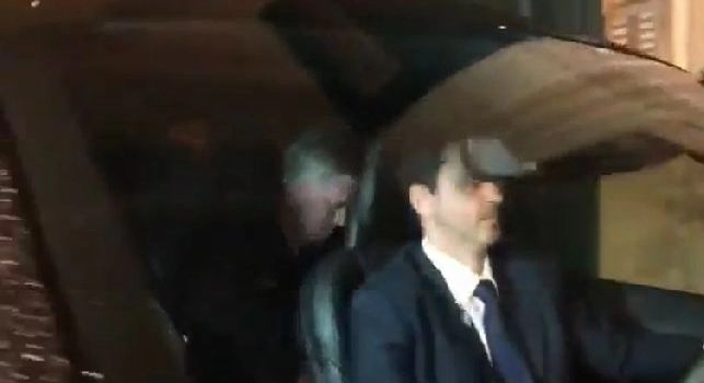 Sky - De Laurentiis-Ancelotti, terminato l'incontro! Il tecnico lascia gli uffici della Filmauro in auto, in arrivo l'annuncio! [VIDEO]