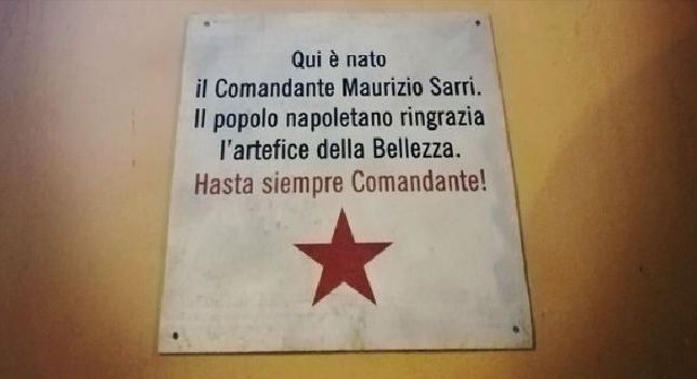 Bagnoli, targa per Sarri lì dov'è nato: Il popolo napoletano ringrazia l'artefice della Bellezza, hasta siempre Comandante! [FOTO]