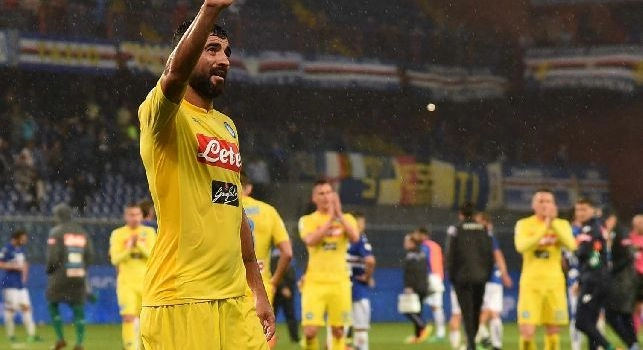 <i>Mundo Deportivo</i> - Villareal pronto a pagare la clausola di Albiol. Contratto biennale per il 33 del Napoli