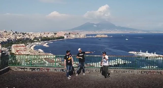 Napoli Napoli, nasce il singolo di Decibel Bellini, Jovine, Bles & Andrea Sannino: lo splendido tributo alla città partenopea [VIDEO]