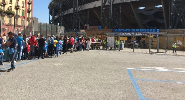 Stadio San Paolo, tifosi in fila per i Distinti