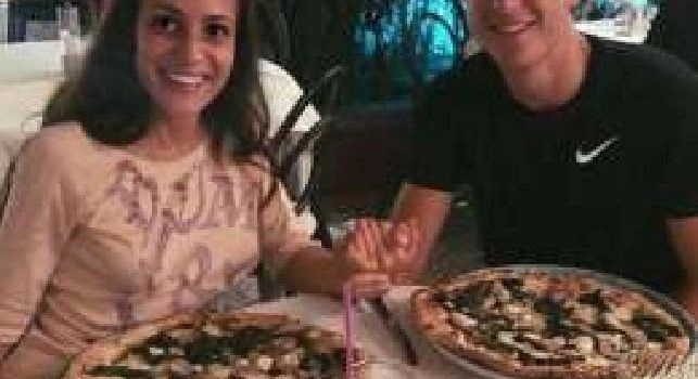 Chiesa sempre più napoletano, ultima serata a Capri con pizza salsiccia e friarielli! [FOTO]