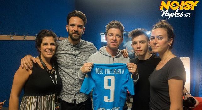 Auguri al Napoli per la prossima stagione e grazie per Jorginho, Noel Gallagher cita l'azzurro dopo il concerto in città [FOTO]