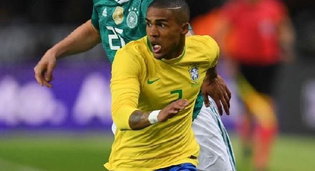 Mondiali 2018 - Brasile, s'infortuna Douglas Costa. Competizione finita?