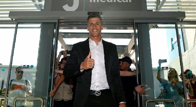 Joao Cancelo dopo le visite mediche con la Juventus