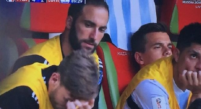 Higua&igrave;n, il padre contro Sampaoli: Ha tenuto in panchina due attaccanti che hanno segnato seicento gol