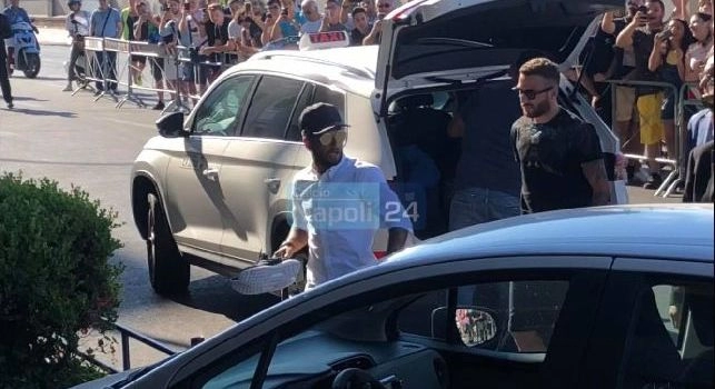 Raduno Napoli, arriva Insigne: apoteosi all'Hotel Vesuvio per il Magnifico! [FOTO & VIDEO CN24]