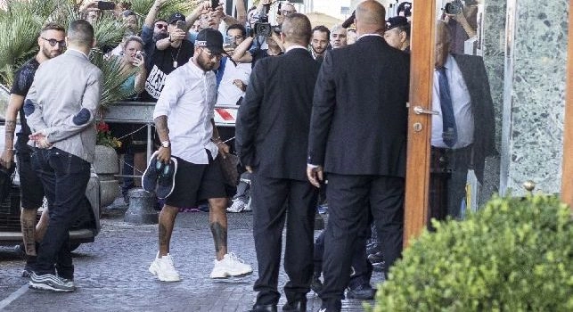 Lo sguardo di Verdi, il delirio Hamsik-Insigne e De Nicola versione Moto GP: tutti gli scatti del raduno SSC Napoli [FOTOGALLERY CN24]