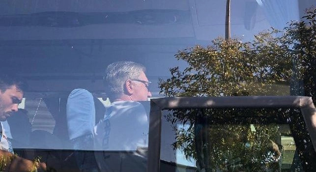 SSC Napoli, il pullman della squadra arriva a Capodichino [VIDEO CN24]