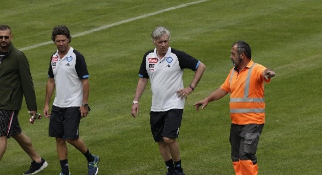 Prima volta sul campo di Carciato per Ancelotti: De Matteis ed Edo De Laurentiis accompagnano il neo tecnico sul terreno di gioco [FOTO & VIDEO CN24]