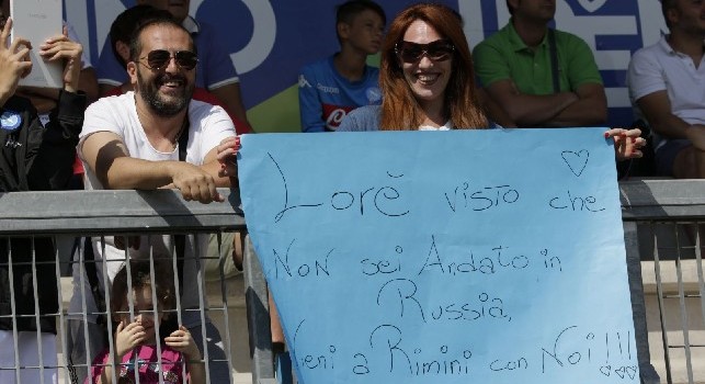 Lorè visto che non sei andato in Russia, vieni a Rimini con noi: una tifosa azzurra scherza con l'attaccante azzurro [FOTO CN24]