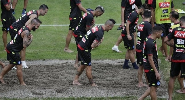 Dalla coordinazione di Albiol ai...piedi nella sabbia: gli scatti della seduta pomeridiana [FOTOGALLERY CN24]