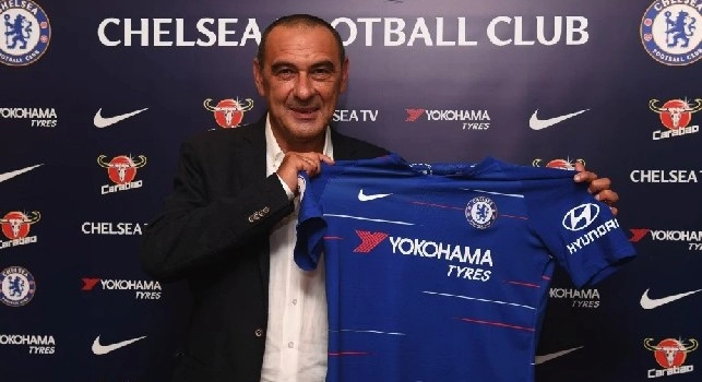 Maurizio Sarri con la maglia del Chelsea