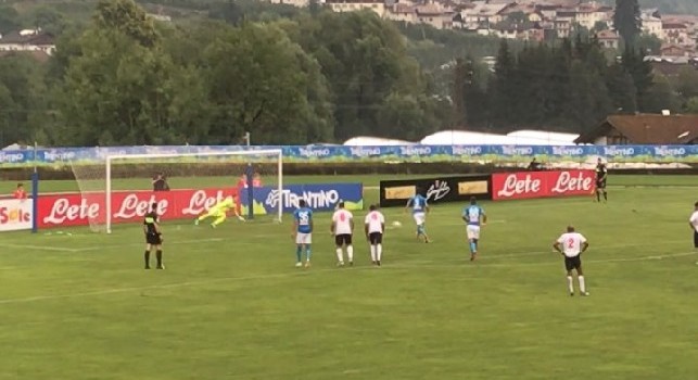 Simone Verdi segna con la maglia del Napoli il 3-0 in Napoli - Gozzano