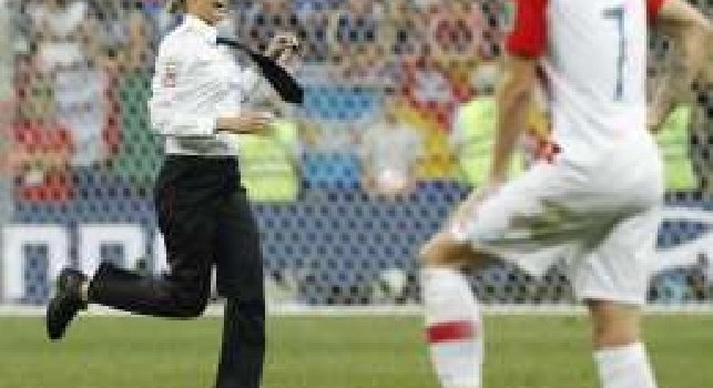 Russia 2018, arrestati tre tifosi per l'invasione di campo durante la finale