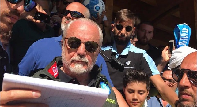 La SSC Napoli provoca giornalisti e tifosi: Votate la bufala! Cavani a Napoli, il benvenuto a Di Maria e la corsa di Verdi [FOTO]