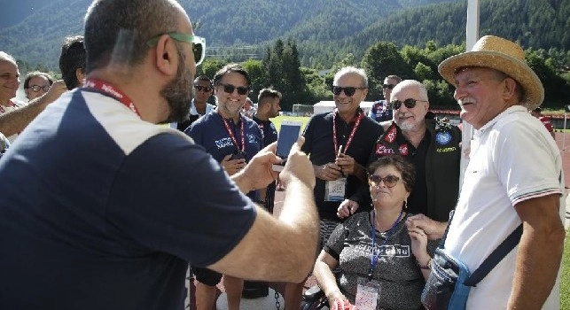 Dall'affetto per De Laurentiis agli esercizi con le mazze <i>equilibriste</i>: le emozioni della seduta mattutina [FOTOGALLERY CN24]