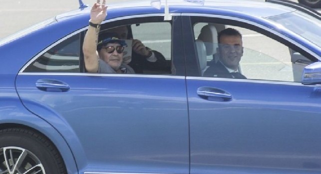 Dinamo Brest, accoglienza da re per Diego Armando Maradona: sarà presidente [FOTO]