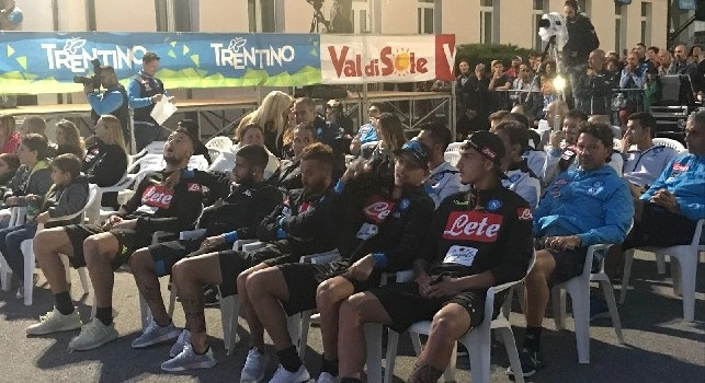 Made in Sud in piazza a Dimaro, i fratelli Insigne ed altri tre azzurri gi&agrave; in posizione per lo show [FOTO CN24]