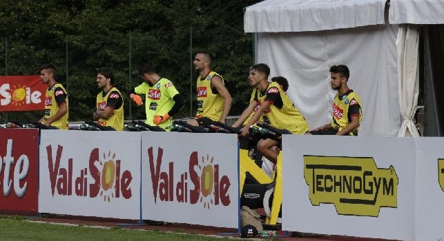 Dimaro, seduta pomeridiana: mini-partitelle in campo, Hamsik fa impazzire i tifosi! Younes segue a bordocampo, Albiol a parte
