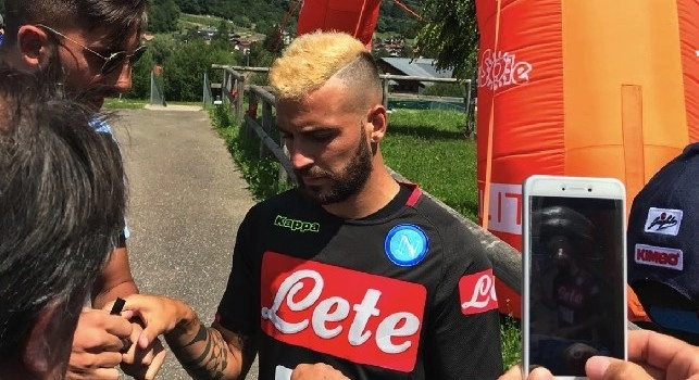 Insigne jr agli autografi: piccolo problema con il...pennarello per l'attaccante azzurro [VIDEO CN24]
