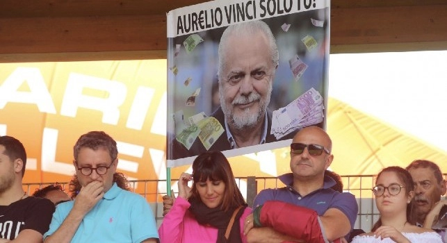 Radio Marte - Aurelio vinci solo tu, striscione contro De Laurentiis: attimi di tensione con la sicurezza [FOTO]
