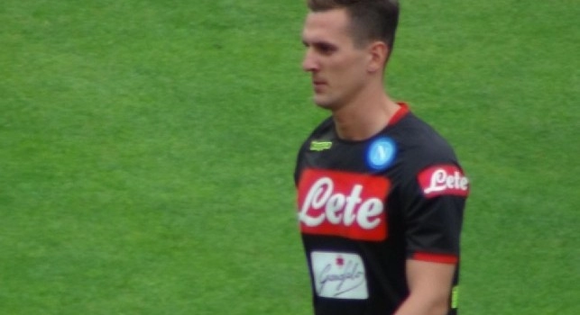Milik, Milik: dalle tribune iniziano i primi cori per Arek