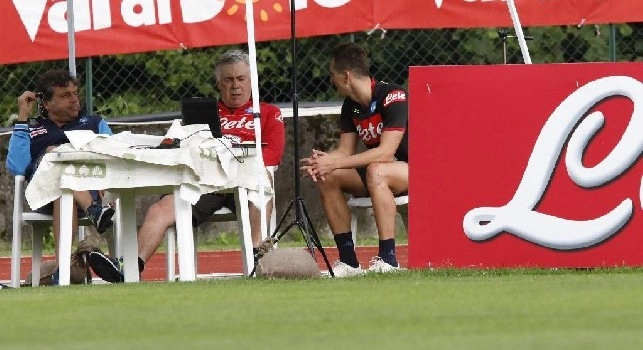 Milik incontra Ancelotti e Giuntoli: faccia a faccia alla fine dell'allenamento [FOTOGALLERY CN24]