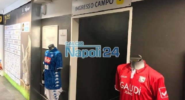 Napoli-Carpi, pronto l'esordio della nuova divisa partenopea [FOTO CN24]