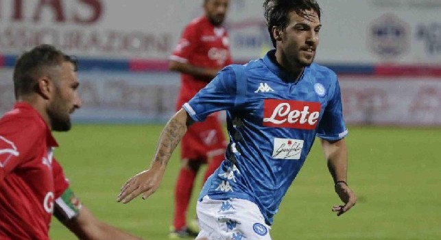 Verdi e Zielinski allo store del Napoli: i due firmeranno le magliette Kombat al mattino e al pomeriggio