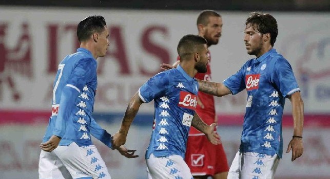 Roberto Inglese esulta dopo il primo gol con la maglia del Napoli