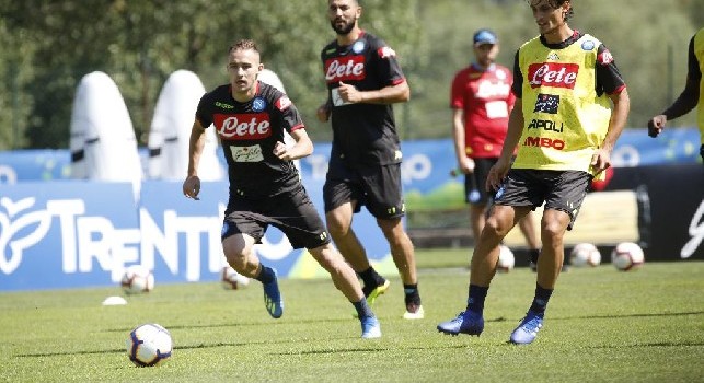 Roberto Inglese in allenamento con la maglia del Napoli