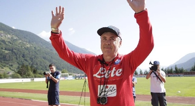 Vogliamo il tricolore!. Standing ovation al campo di Carciato per Carlo Ancelotti: Mister, mister!