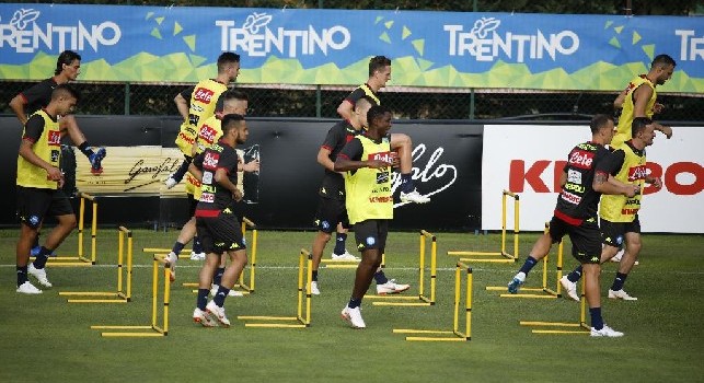 I calciatori del Napoli durante un allenamento