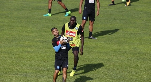 Dimaro, lavoro sugli 1 vs 1: Koulibaly si <i>mangia</i> Insigne, finisce male anche il secondo tentativo! [FOTO CN24]