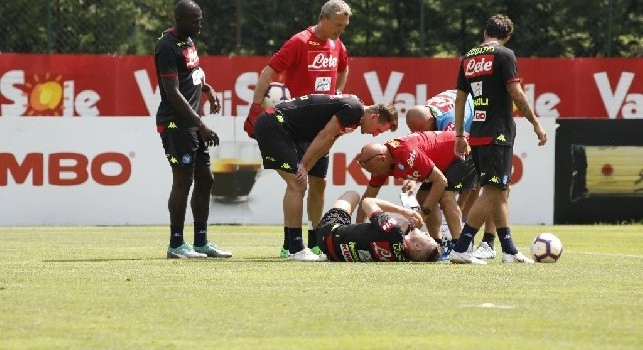 Piotr Zielinski in allenamento con il Napoli