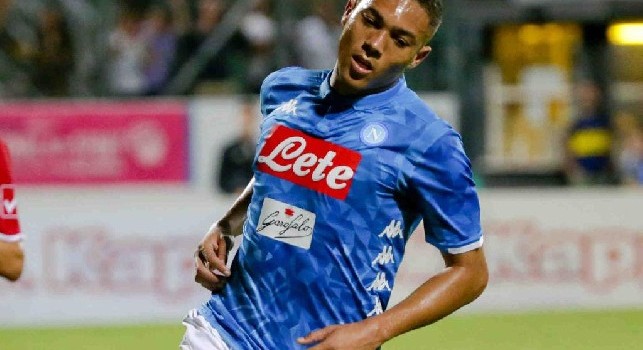 Vinicius Morais con la maglia del Napoli