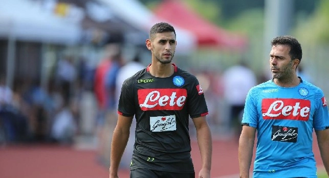 Faouzi Ghoulam in campo a Dimaro-Folgarida con la maglia del Napoli, foto: Ciro De Luca