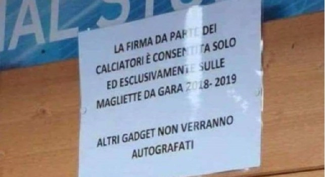 Store SSC Napoli Dimaro, autografi solo se compri la maglia: polemiche e <i>veleni</i> ingiustificati, i motivi