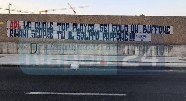 Striscione contro De Laurentiis