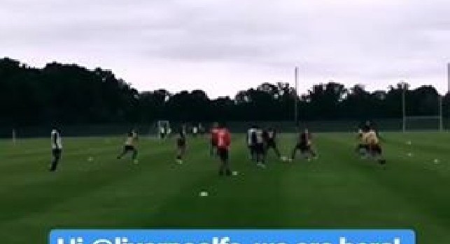 Il Napoli si allena a Dublino, partita la sfida social: Liverpool, noi siamo qui! [FOTO]