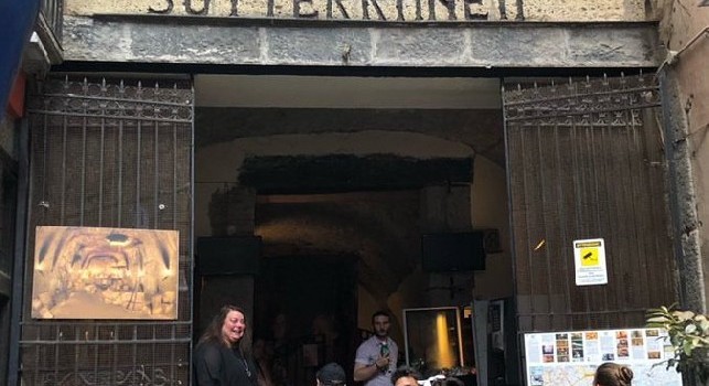 Lady Zielinski si gode Napoli, giro per la città e tappa in una nota pizzeria napoletana [FOTO]