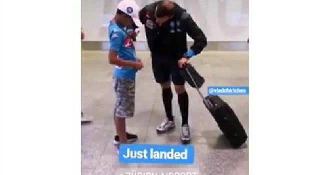 Napoli atterrato a Zurigo: la squadra adesso è a San Gallo per preparare il match contro il Dortmund [VIDEO]
